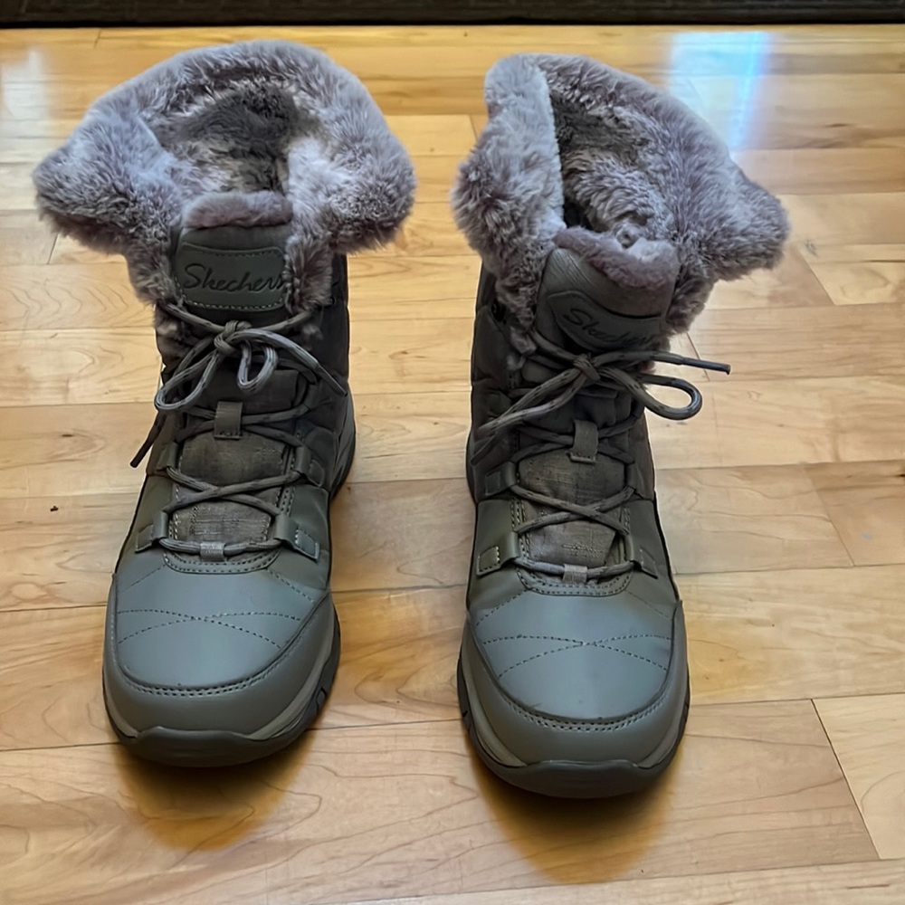 Sketchers faux fur warm winter boots, size 8.5 and super cozy and stylish!